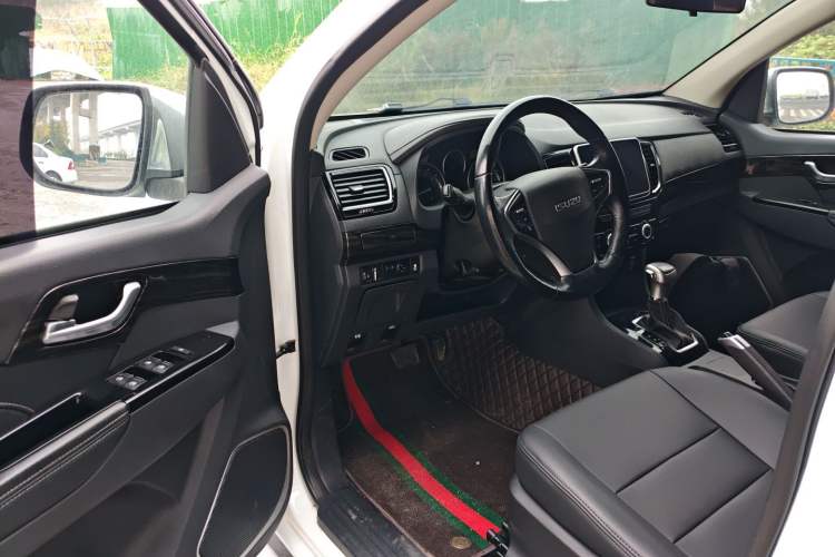 Used Isuzu D-MAX 2020 1.9T Two-Wheel Drive Automatic Comfort Edition China VI Standard RZ4E Hi-Power