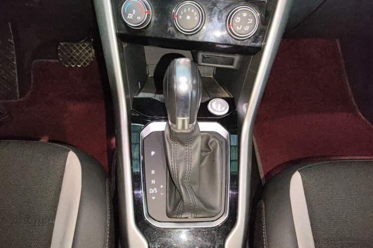 Used Volkswagen T-ROC 2020 230TSI DSG Two-Wheel Drive Advanced Version
