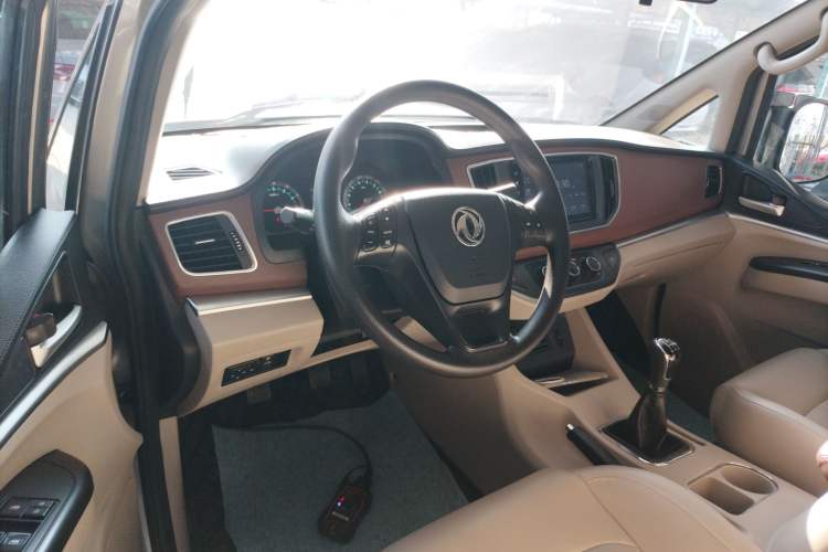 Used FORTHING Lingzhi 2019 M5L 1.6L 7-Seater Luxury Model China VI Standard
