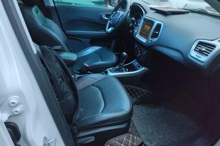 Used  Compass 2017 200T Automatic Family Edition
