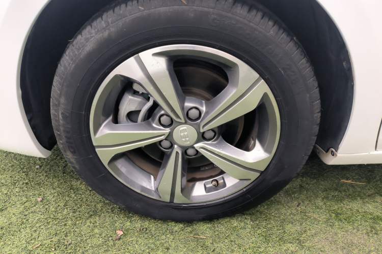 Used Geely Auto Emgrand GL 2017 1.8L Manual Elite Model
