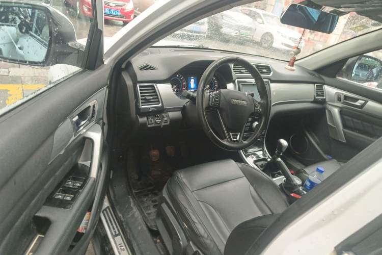 Used Haval H2 2016 Red Label 1.5T Manual Two-Wheel Drive Elite Model
