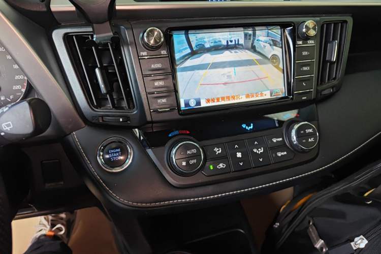 Used Toyota RAV4 2019 2.0L CVT Two-Wheel Drive ZhiShang Version China VI Standard
