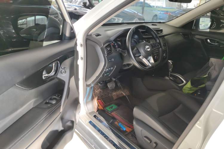 Used Nissan X-Trail 2019 2.5L CVT Smart Connect Luxury Edition 4WD
