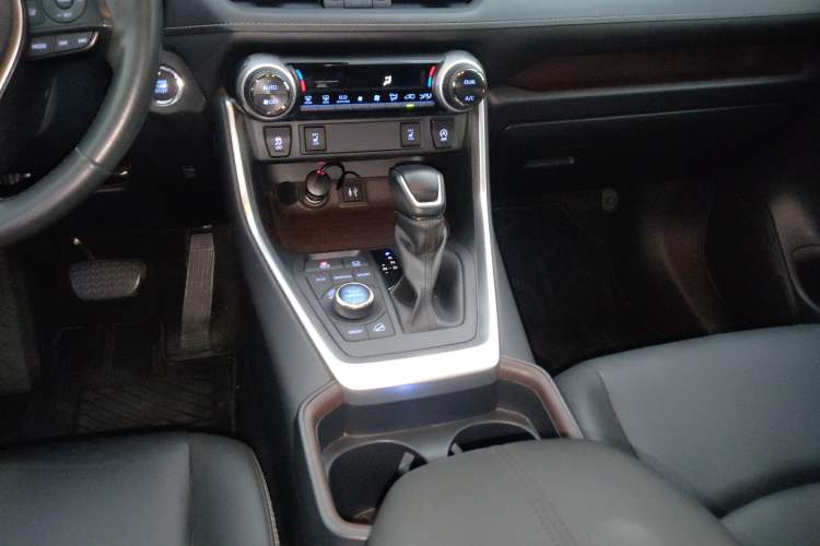 Used Toyota RAV4 2020 2.0L CVT Four-Wheel Drive Prestige Edition
