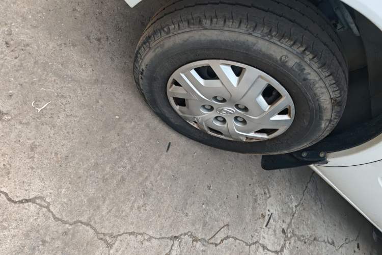 Used SAIC MAXUS Xintu V80 2023 2.0T AMT Classic Aoyuntong Short Wheelbase Mid-Roof 5/6-Seater
