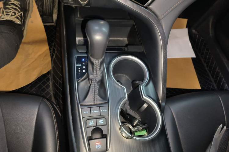 Used Toyota Camry 2023 Dual-Motor 2.5HG Luxury Edition
