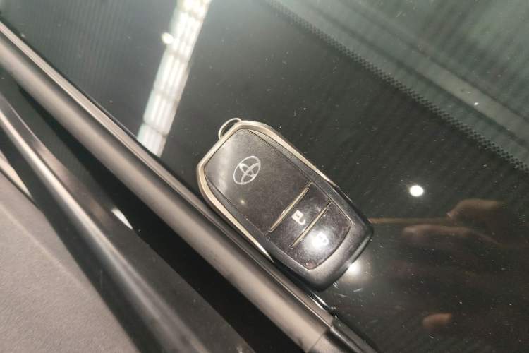 Used Toyota Highlander 2018 2.0T Four-Wheel Drive Luxury Version 7 Seats China VI Standard
