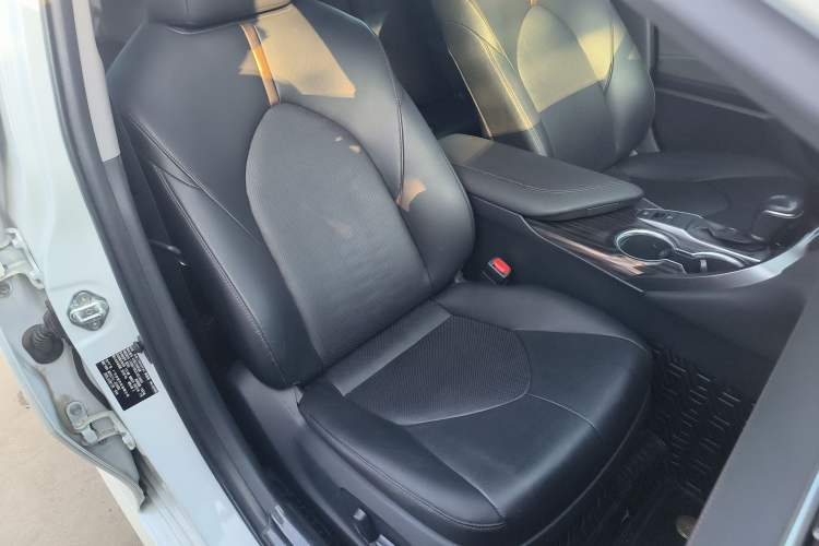 Used Toyota Camry 2019 Revised Version 2.0G Luxury Edition
