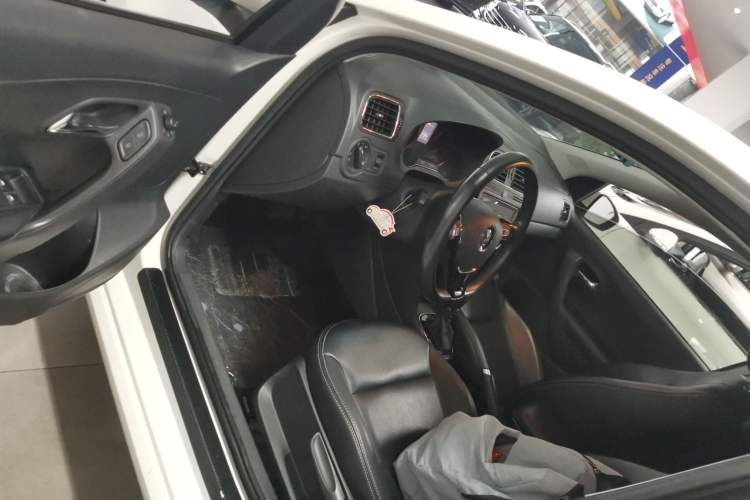 Used Volkswagen Polo 2016 1.6L Automatic Comfort Model
