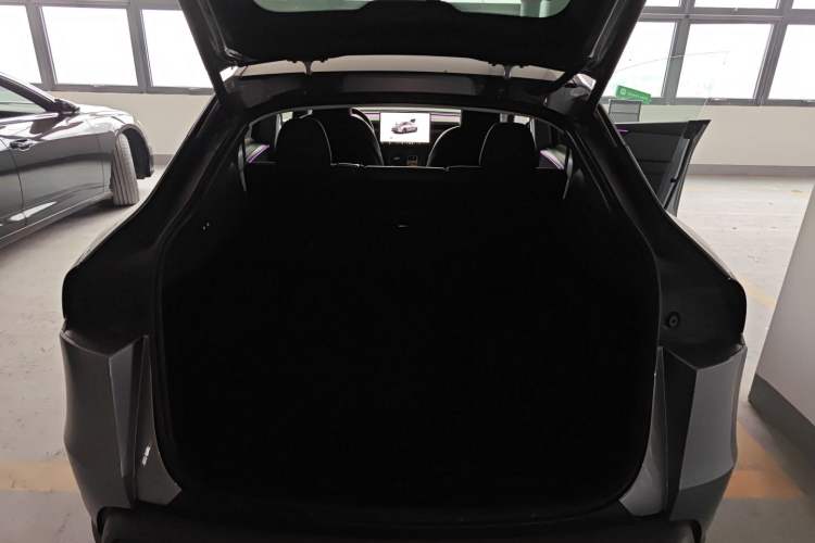 Used Tesla Model Y 2025 Rear-Wheel-Drive Version