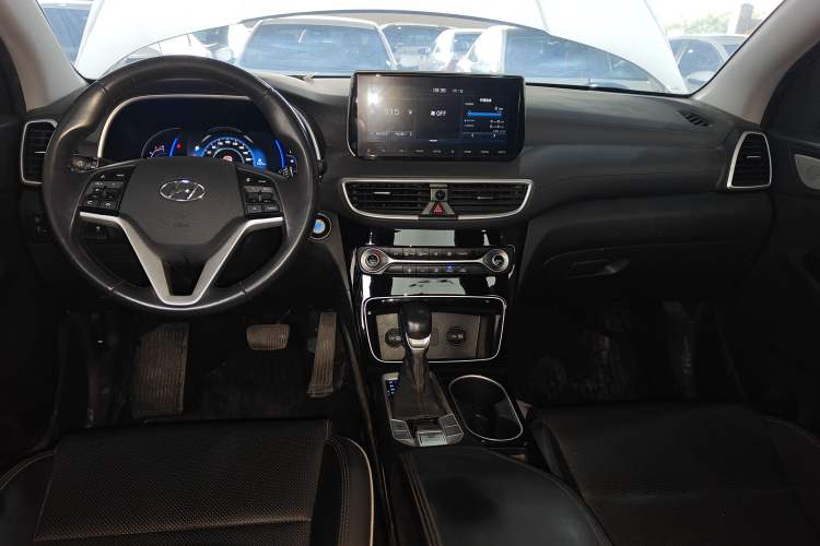 Used Hyundai Tucson 2019 280TGDi Dual-Clutch Two-Wheel Drive Fashion Edition China VI Standard
