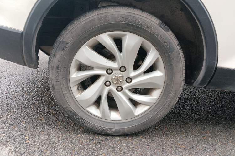 Used BAIC Senova X65 2015 2.0T automatic comfort version
