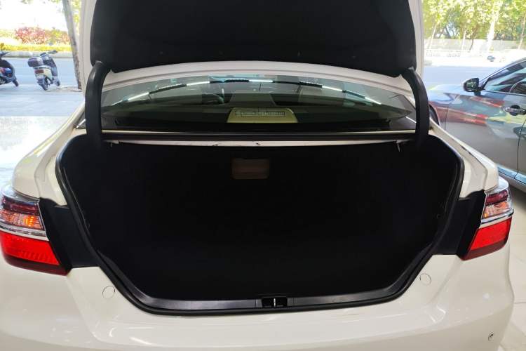 Used Toyota Camry 2015 2.0G Premier Edition
