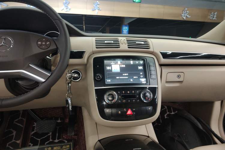 Used Mercedes-Benz R-Class 2017 R 320 4MATIC Business Edition Prestige Model