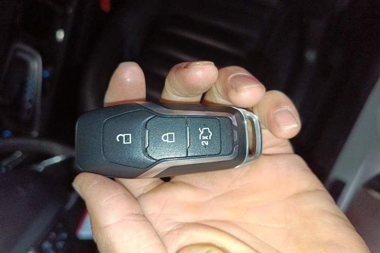 Used Ford Edge 2016 EcoBoost 245 Two-Wheel-Drive Titanium 7-Seater
