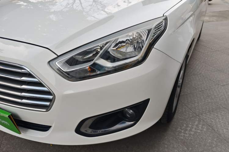 Used Ford Escort 2015 1.5L Automatic Fashion Model
