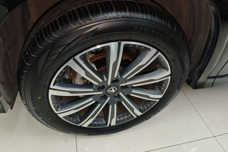 Used Changan CS75 PLUS 2024 3rd Generation Champion Edition 1.5T Intelligent Drive Dynamic Model
