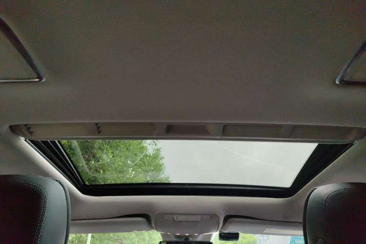 Used Mercedes-Benz E-Class 2017 E 300 L Sporty and Stylish Model
