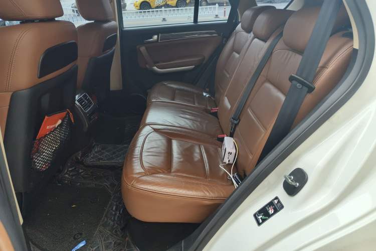 Used Haval H8 2015 2.0T Four-Wheel Drive Luxury Model