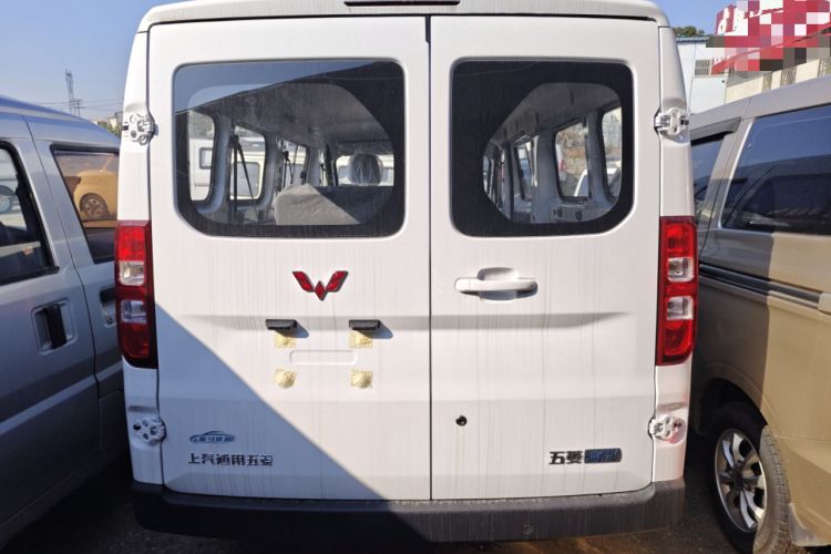 Used Wuling Yangguang 2024 300KM Comfort Version Passenger Van 75kW

