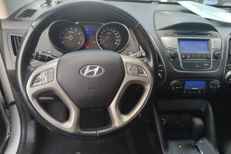 Used Hyundai ix35 2013 2.0L Automatic Two-Wheel Drive Smart GLS China IV Standard
