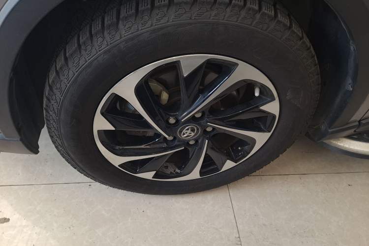 Used Toyota IZOA 2018 2.0L Yichi Version China VI Standard
