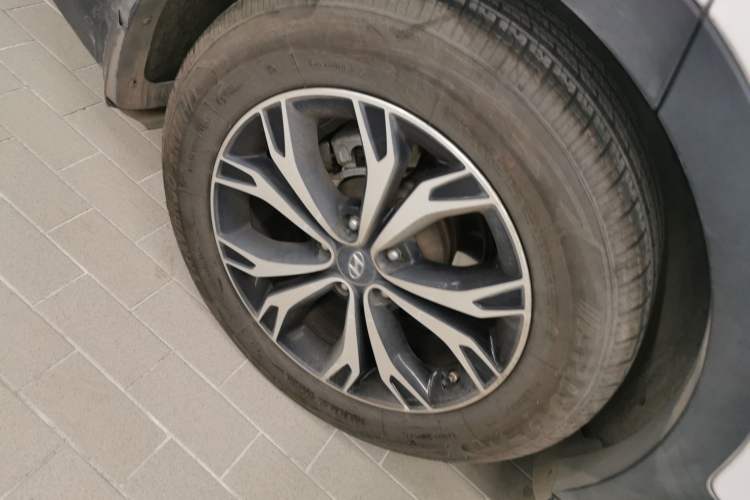 Used Hyundai Santa Fe 2017 2.0T Automatic Two-Wheel Drive Smart Version 7 Seats
