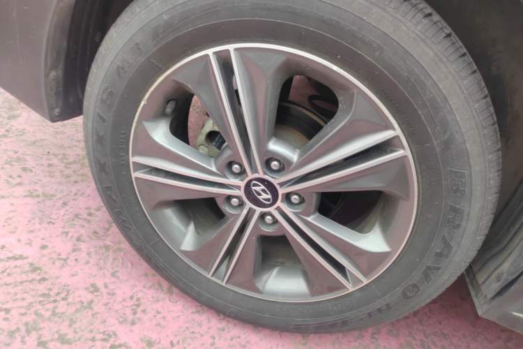 Used Hyundai ix25 2015 1.6L Automatic Two-Wheel-Drive Deluxe DLX Model
