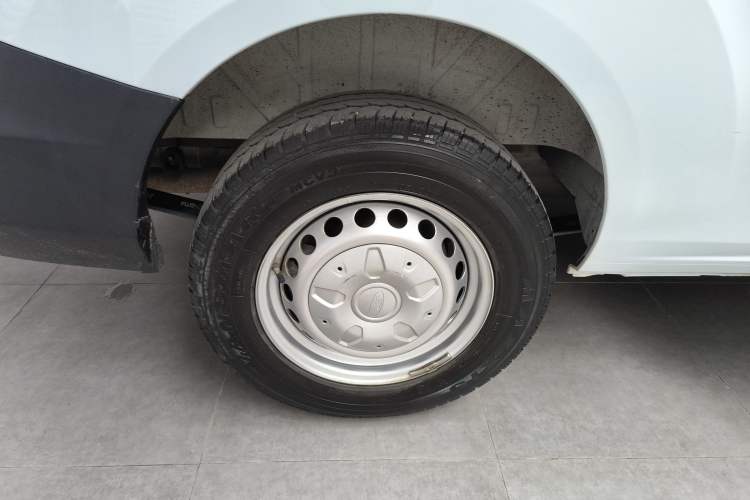 Used Ford Transit 2023 2.0T Gasoline Automatic Multi-Purpose Commercial Vehicle Mid-Drive Low-Roof Design 5/6 Seats