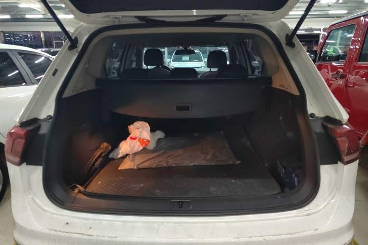 Used Volkswagen Tiguan L 2017 330TSI Automatic Two-Wheel Drive Comfort Edition