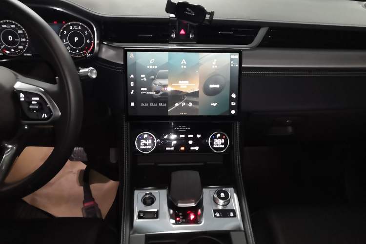 Used Jaguar F-PACE 2021 250 PS R-Dynamic S
