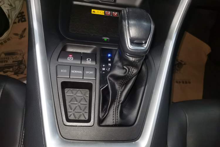 Used Toyota RAV4 2023 2.0L CVT Two-Wheel Drive Fashion Plus Edition
