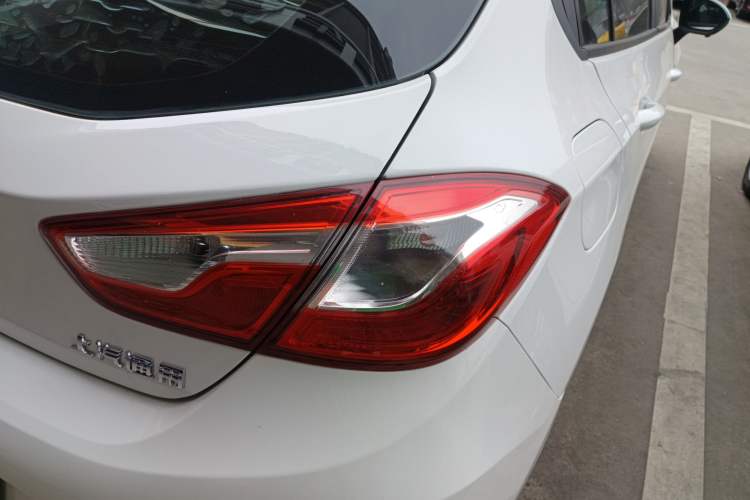 Used Chevrolet Cruze 2018 Hatchback 320 Automatic Pioneer Sunroof Edition
