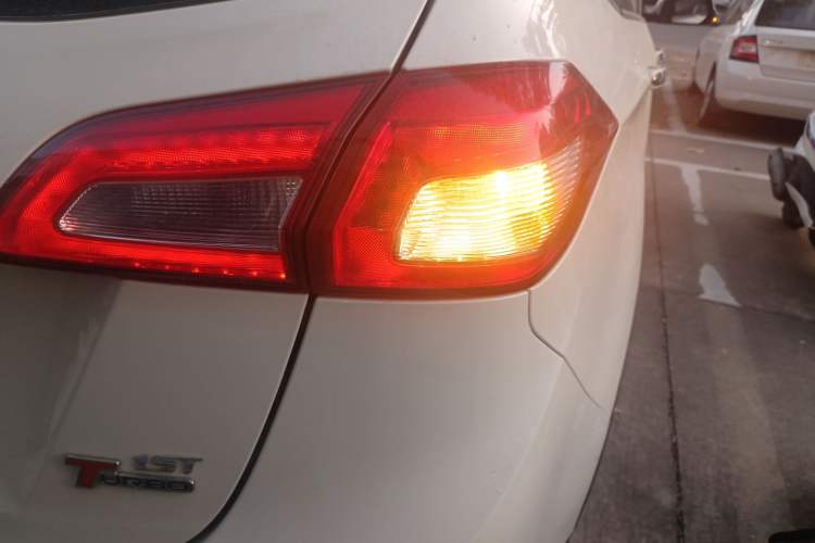 Used BAIC Weiwang S50 2016 1.5T Manual Joyful Premium Edition
