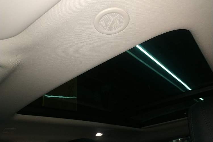 Used Land Rover Range Rover Evoque 2021 Range Rover Velar 249 PS R-Dynamic S Performance Edition
