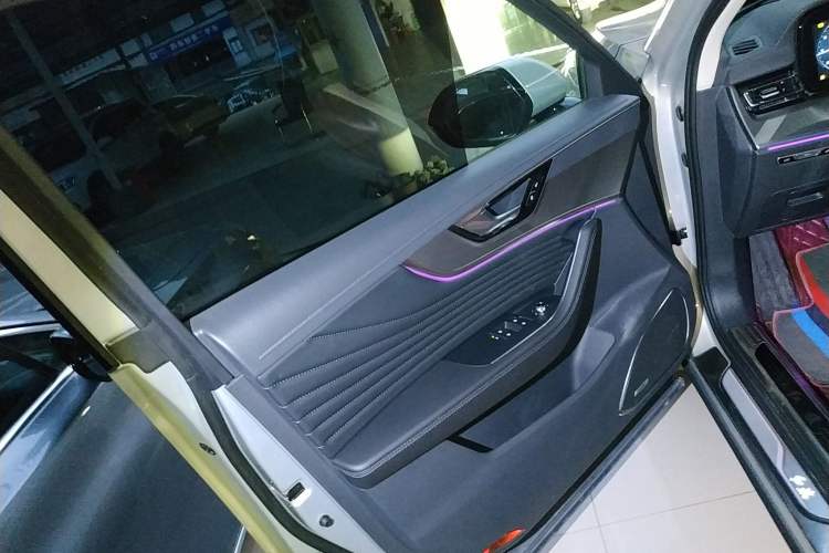 Used Hongqi HS5 2023 2.0T Qixiang Pro Edition
