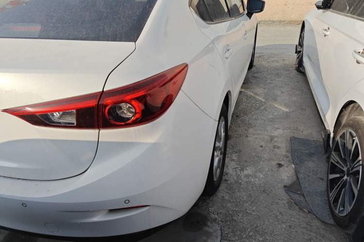 Used Mazda Mazda 3 Axela 2019 Cloud-Controlled Sedan 1.5L Automatic Luxury Model China VI Standard
