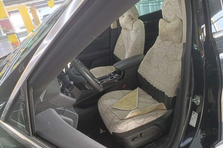 Used Buick Envision 2023 Encore Plus 652T Five-Seat All-Wheel-Drive Luxury Model
