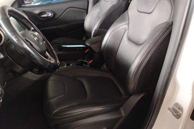 Used  Cherokee 2017 2.0L Superior Edition