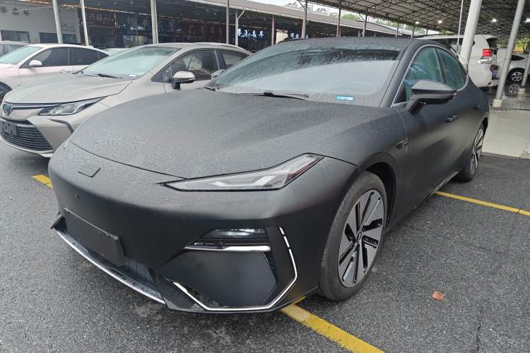 Used  E8 2024 550 km Range Rear-Drive MAX
