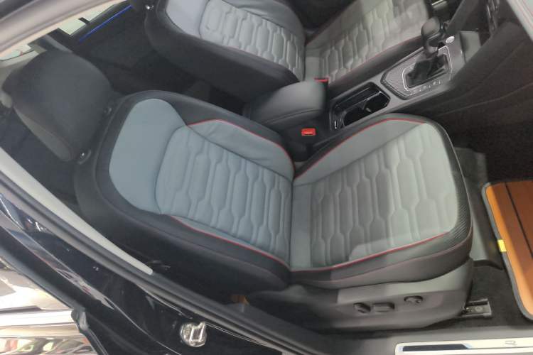 Used Volkswagen Tiguan L 2022 330TSI Automatic Two-Wheel Drive R-Line Flagship Edition
