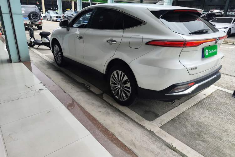 Used Toyota Harrier 2022 2.0L CVT Two-Wheel Drive Deluxe Edition
