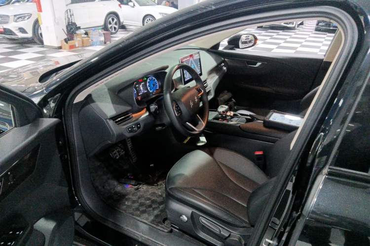 Used Hongqi E-QM5 2022 431 km Charge & Enjoy Edition
