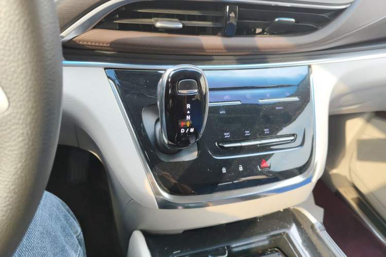 Used Buick GL8 2022 Land Cruiser Executive Class 652T Comfort Model
