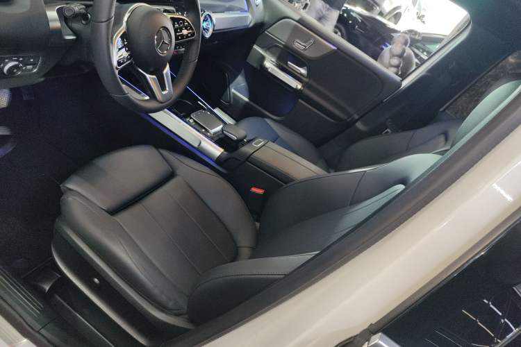 Used Mercedes-Benz GLB 2023 Refreshed GLB 200 Dynamic Edition
