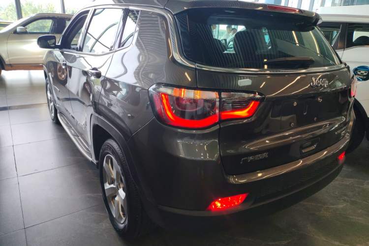 Used  Compass 2019 200T Automatic Family Edition - Connected Large Screen Version
