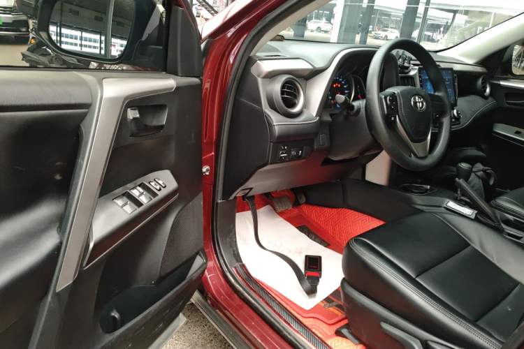 Used Toyota RAV4 2019 2.0L CVT Two-Wheel Drive Pioneer Edition China V Standard