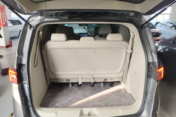 Used Buick GL8 2021 Land Cruiser Executive Class 652T Luxury Model
