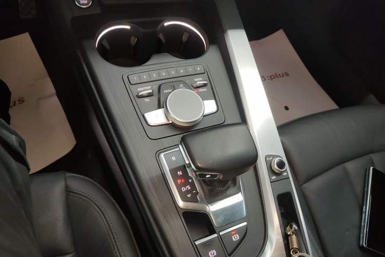 Used Audi A4L 2019 40 TFSI Fashion Edition China VI Emission Standard
